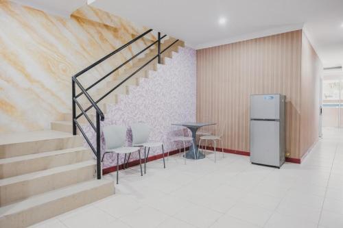 Hostal Reddoorz Near Nagoya Hill Batam 4