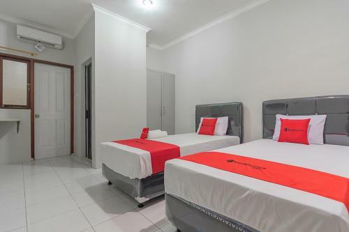 Hostal Reddoorz Plus @ Bukit Cinta Street