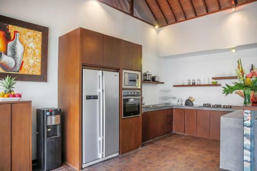 Villa Atthaya 400m From Echo Beach