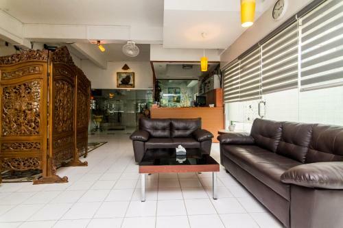 Oyo 1771 Zeke Hotel