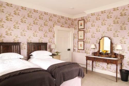 Churchtown Chateau Sleeps 12 With Wifi