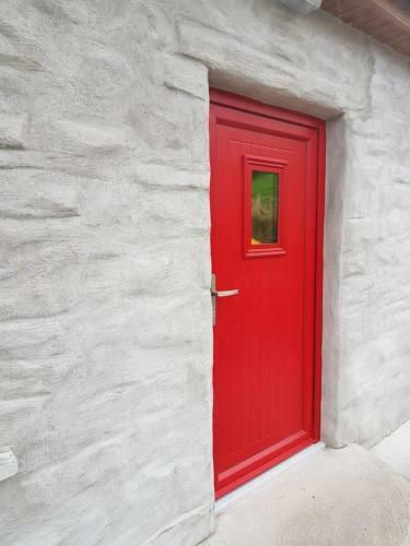 Lovely 2-bed Farm Cottage With Views
