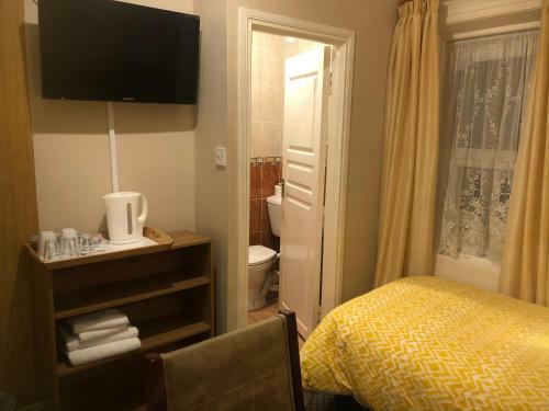 Hostal Roseville Lodge B&B