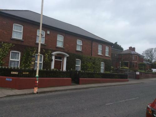 Hostal Roseville Lodge B&B