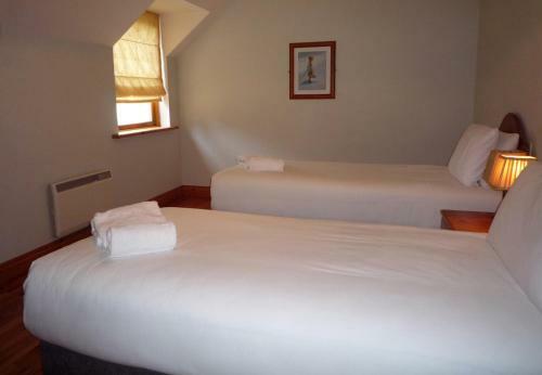 Dingle Courtyard Cottges Type B 3 Bed Sleeps 6