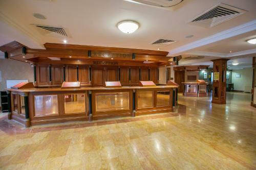 Citywest Aparthotel