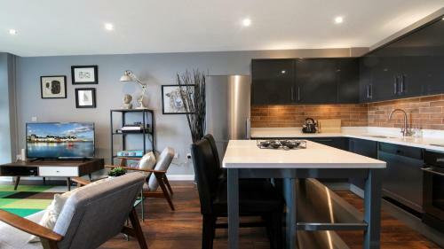 Executive 2 Bedroom Harbour Side Apartment