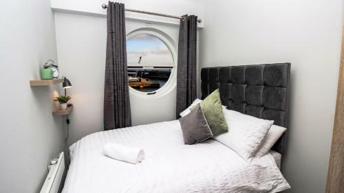 Designer Waterfront 3 Bedroom Exec Apartment