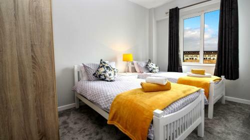 Designer Waterfront 3 Bedroom Exec Apartment