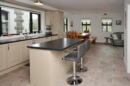 Holiday Home Oughterard - Eir02104f-f