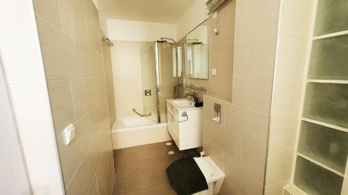 Charming 3 Bdr Apartment Sea View Bat Yam #b5