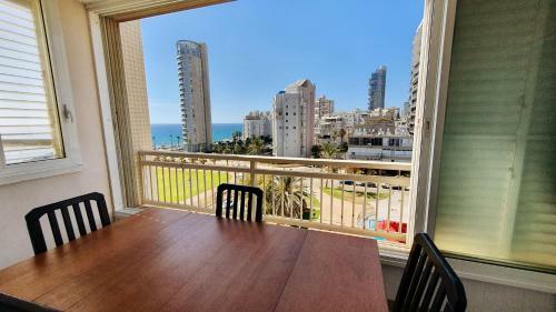 Charming 3 Bdr Apartment Sea View Bat Yam #b5