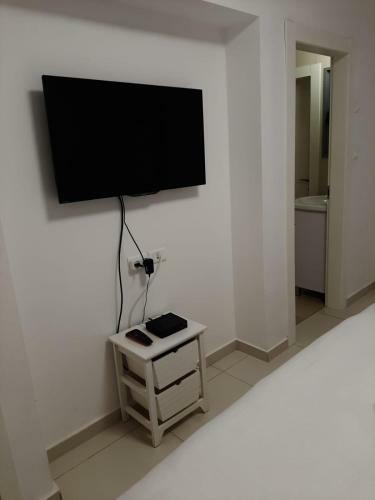 Avi's Suites - Garden Apartment