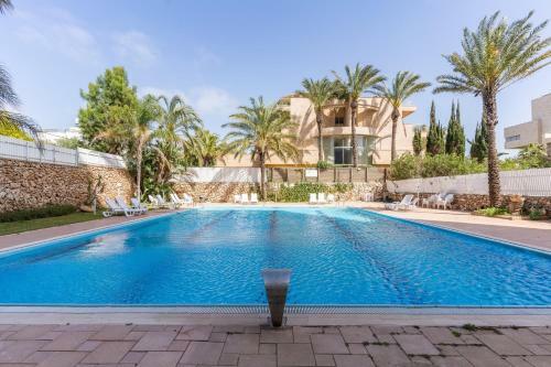Top Tier Apartment In Herzylia With Swimming Pool