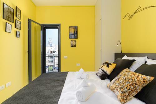 Luxury & Design Apartment - Steps To The Beach