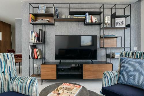 Luxury & Design Apartment - Steps To The Beach