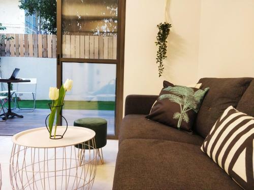 Private-garden 3 Bedroom Apartment
