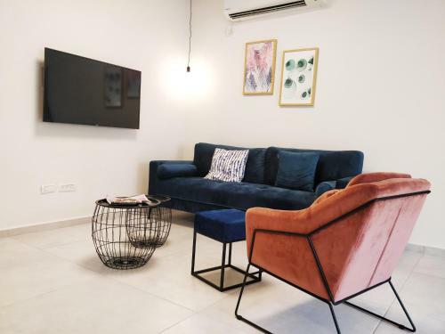 Private-garden 3 Bedroom Apartment