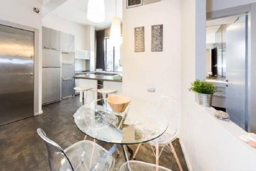 Amazing Modern 2br Apartment With Balcony