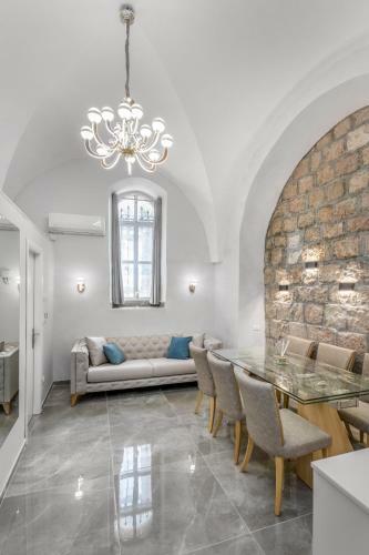 Magical Apartments, In Front To Mamilla Mall