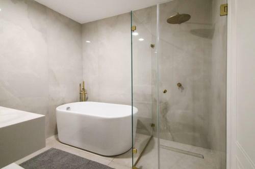 Gorgeous 4 Bedroom Apt In Jtower Jerusalem