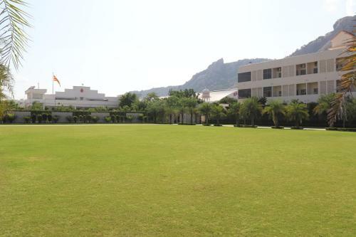 Hillcrest Hotel & Resort