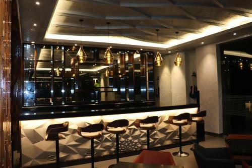 Hillcrest Hotel & Resort
