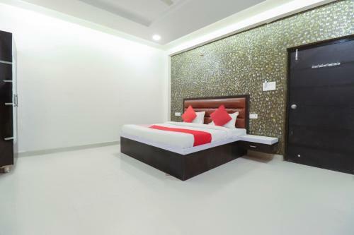 Oyo 67311 Hotel R.j Palace