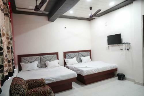 Oyo 79012 Hotel Rm Plaza