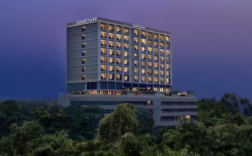 Hotel Courtyard By Marriott Ahmedabad Sindhu Bhavan Road