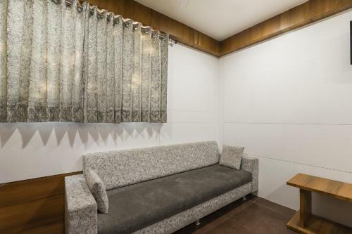 Oyo 69353 Hotel Madhav Villa