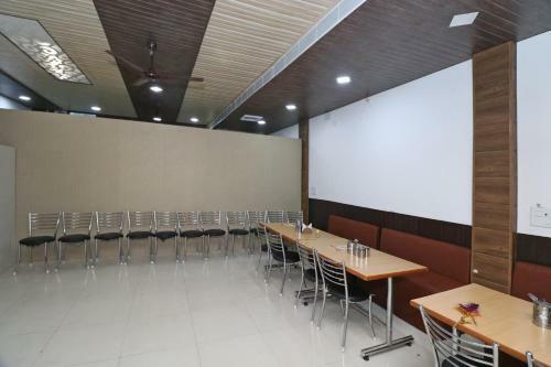 Oyo 8616 Hotel Inderlok