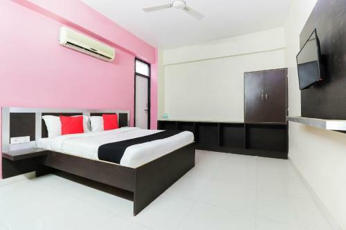 Capital O 49024 Aryavart Hotel