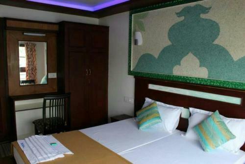 Hotel Alleppey Backwater Cruise