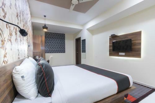 Collection O 76586 Hotel Greenwood
