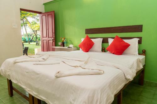 Hotel Dhuni Resorts Anjuna Goa