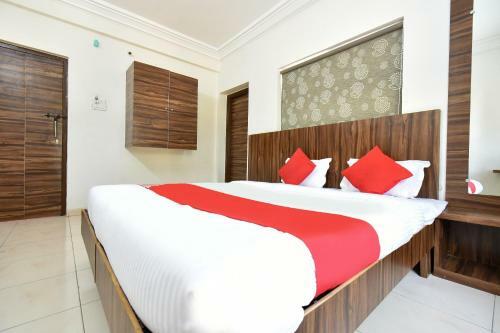 Oyo 77389 Hotel Shangrila Elite
