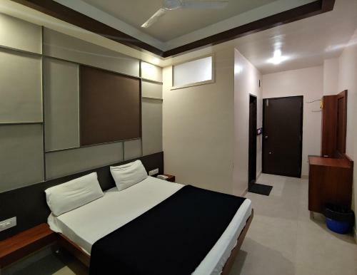 Hotel Royal Regency Lodge
