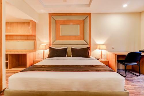 Oyo 79535 Collection O The Mayer Hotel