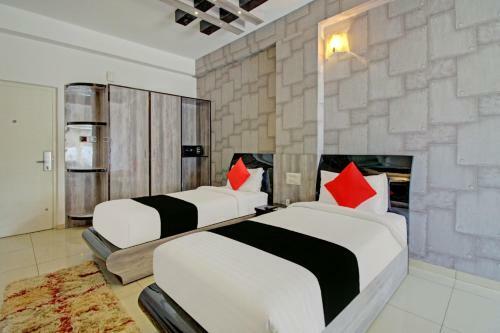 Hotel Capital O 76397 The Premium
