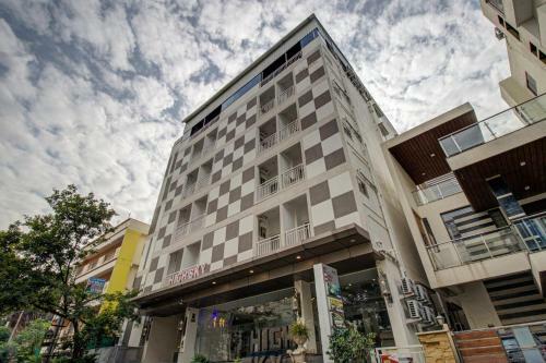 Hotel Capital O 76397 The Premium