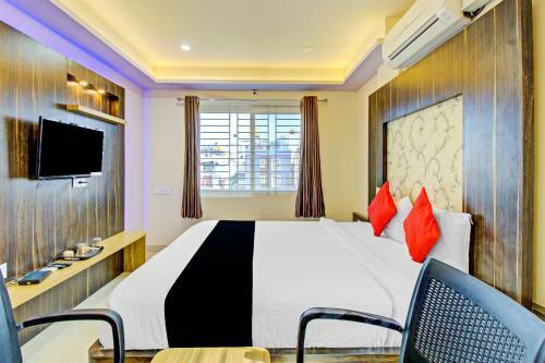 Hotel Capital O 79028 Royal Inn