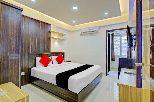 Hotel Capital O 79028 Royal Inn
