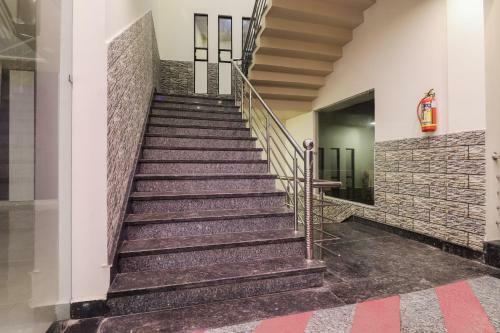 Oyo 60720 Hotel Regal Palace