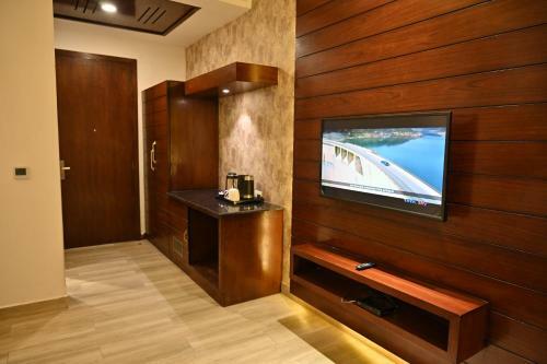Hotel Aakriti Clarks Inn Express