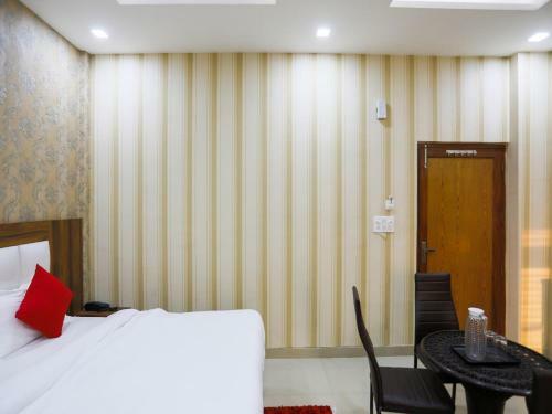 Capital O 79387 Hotel City Star And Restro