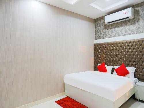 Capital O 79387 Hotel City Star And Restro