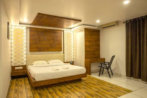 Hotel Oaks Residency