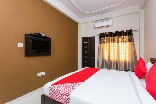Hotel Oyo 29233 Om Gulmohar Avenue