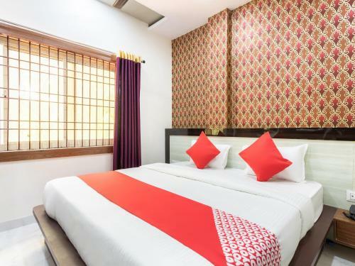 Hotel Oyo 27867 Savitri Regency